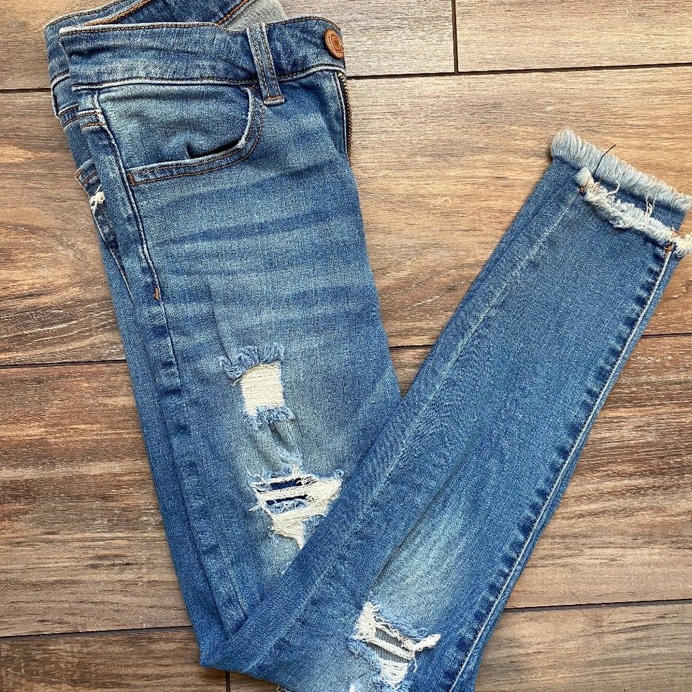 American Eagle Hi-Rise Distressed Jegging